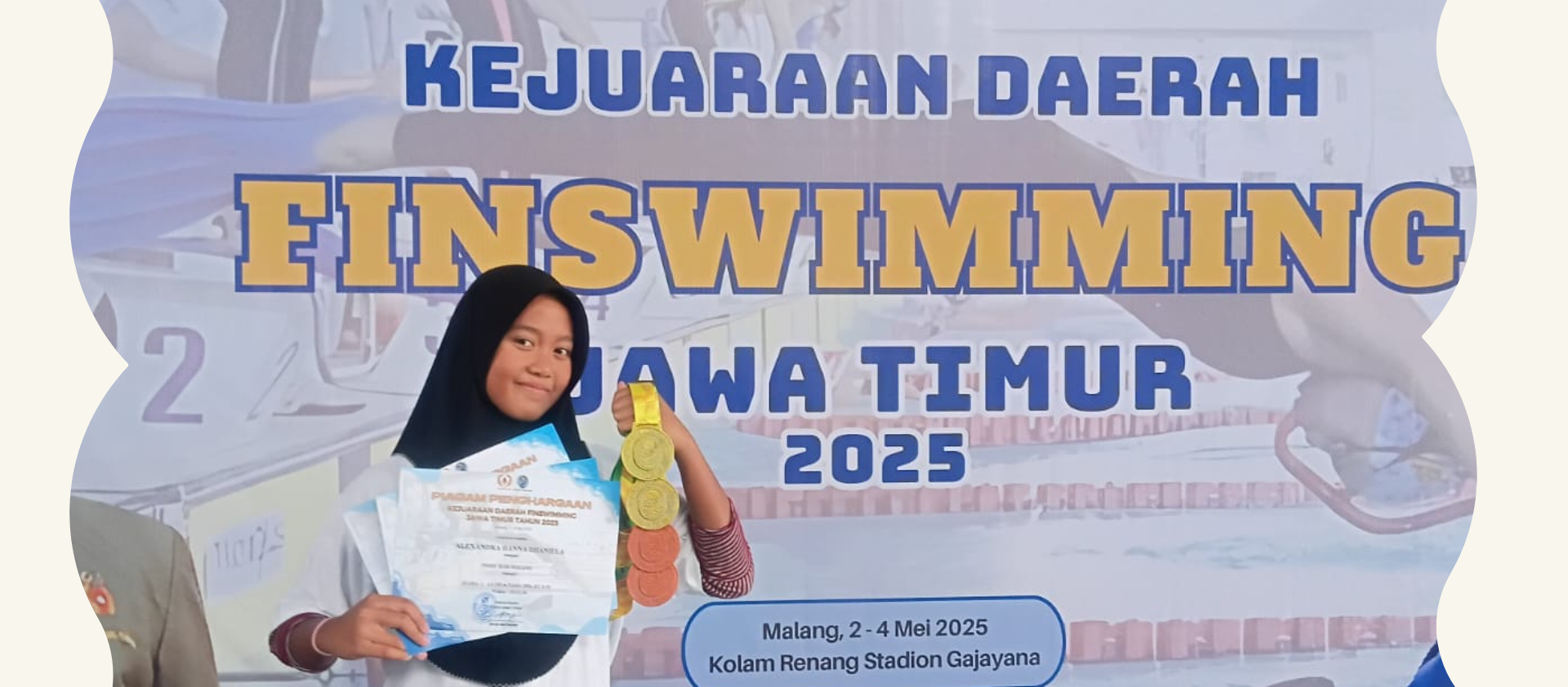 Atlet Selam Putri MIT Ar Roihan, Raih Medali  Emas Kejurda Finswimming Tahun 2025